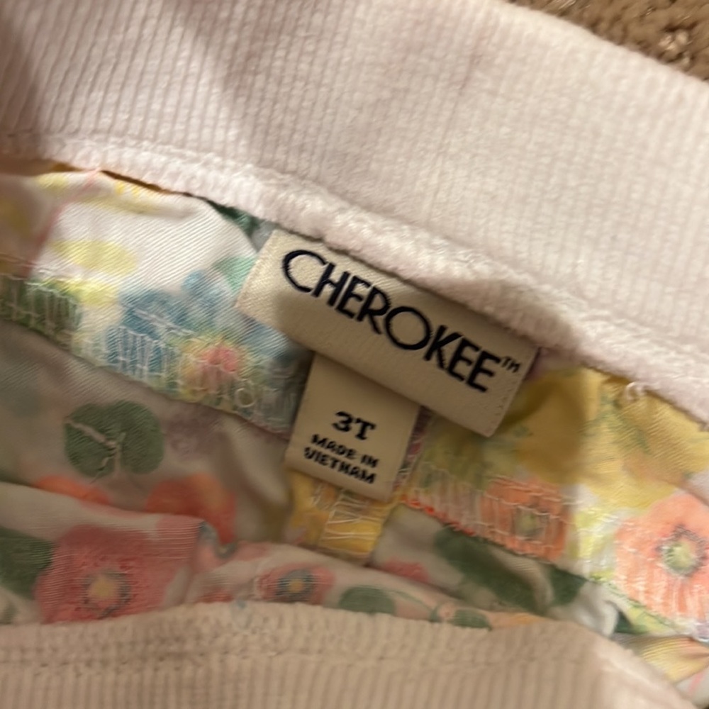 Shorts - Picture 2 of 3